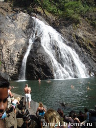 Возле этого водопада было снято очень много индийских фильмов.