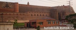 Форт Бала Хисар - бывший британский форт в Пешеваре. Ранее с 1747 г.  зимняя столица афганской империи Дуррани - королевская резиденция афганских правителей. В настоящее время Управление штаб-квартира