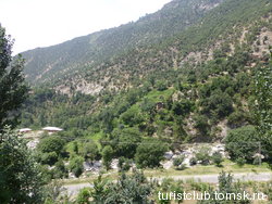Трасса округа Дир, провинция Хайбер-Пахтунхва, Пакистан - Провинция Кунар, Афганистан. Пакистано-афганская граница. Июль 2012 год.
