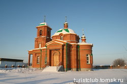 Церковь Святого великомученика Георгия в центре села.