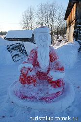 Снежный Дед Мороз во дворе семьи Калайда...
