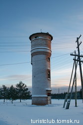 Замерзшая башня в поселке Сайга.