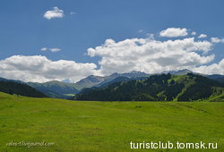 Альпийские луга Кеген Алатау.Так и хочется спешится, чтобы побегать босиком по зеленой травке.