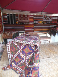 Тема  нынешнего фестиваля - мотив аланийского коврика 