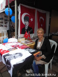 И - конечно- стенд про турецкого лидера Ататюрка! самый почитаемый в стране деятель, реорганизатор государства, и пр. и пр.. и пр.