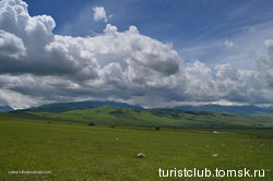 Последний взгляд на долину Иссык-Куля. Погода портится...