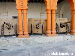 Королевский дворец мехтаров Читрала (правителей династии Катур, после британский форт) 16-17 вв. в долине реки Кунар. Июрь 2016 г.